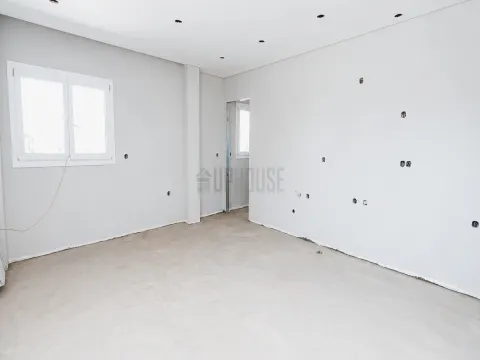 Andar Moradia T1 com Logradouro em Remodelação - A 2 Minutos do Centro