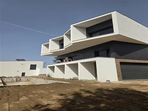 Detached house T4