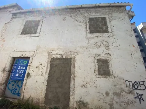 Prédio  / Armazém/ Atividade Industrial / Leiria