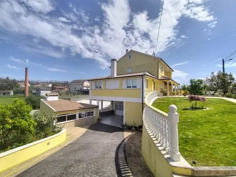 Moradia T4 / Armazém /Churrasqueira / Jardim / Quintal / Espite / Ourém