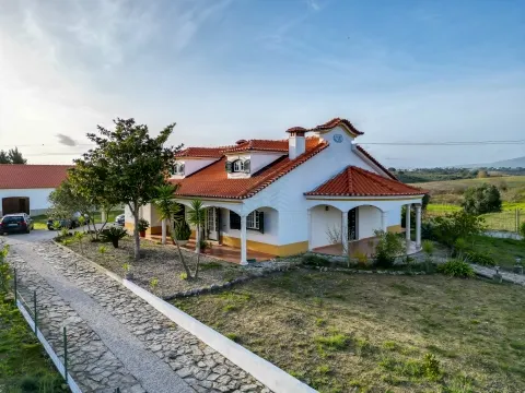 Moradia T3 em Carril - Torres Novas