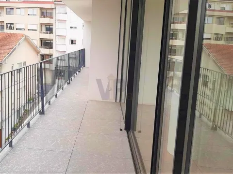 Excelente T3 NOVO, no centro de Rio Tinto (Metro)