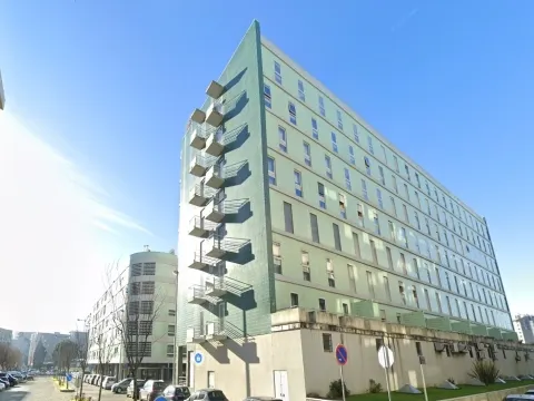 Lugar de garagem - Ao H. S. João / Circunvalação