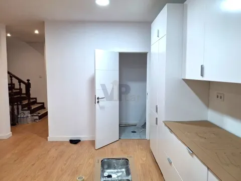 Moradia T4+ Escritório totalmente renovada - Pedra Verde