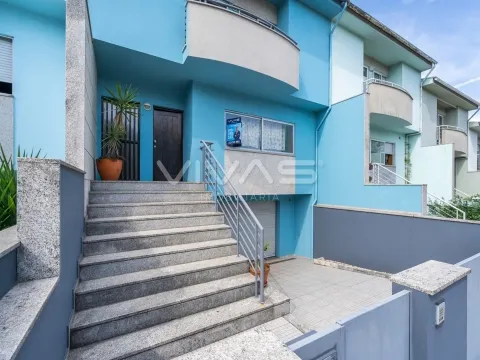 Maison dans village 4 Chambre(s)