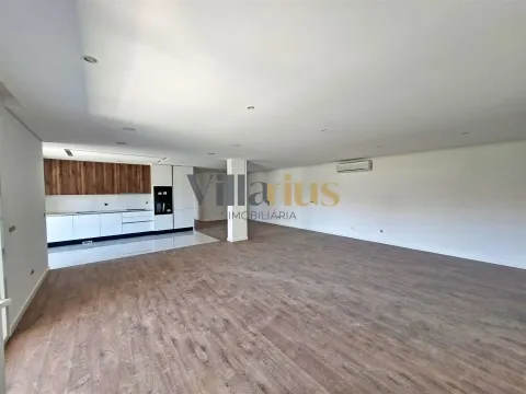 Apartamento T3 em Condomínio Fechado