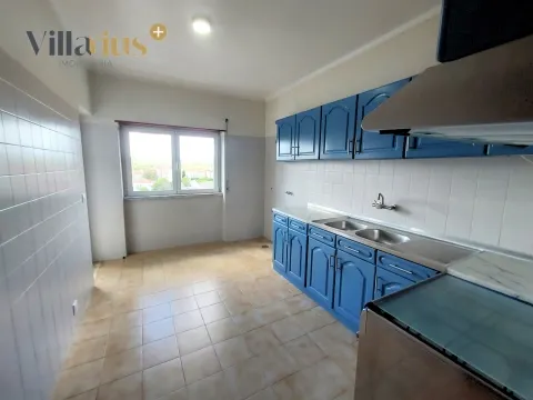 Apartamento de 3 dormitorios en Tomar – ascensor, trastero y vista privilegiada