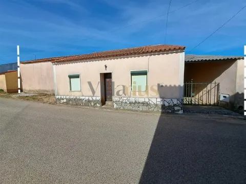 Moradia Térrea T4 com Adega, Tertúlia e 7.520 m² de Natureza — Ferreira do Zêzere