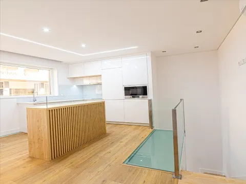 Apartamento T0 Duplex à venda em rua de Faria Guimarães 372