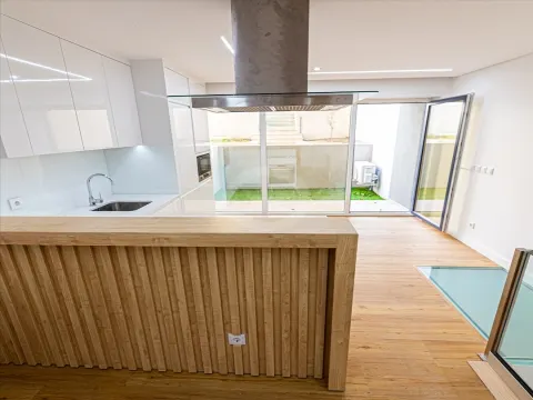 Apartamento T0 Duplex à venda em rua de Faria Guimarães 372