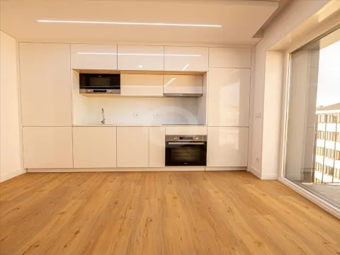 Apartamento T1 à venda em rua de Faria Guimarães 372