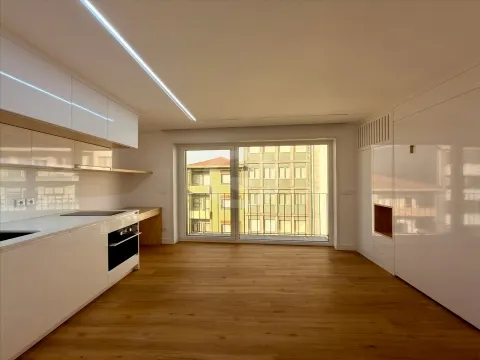 Apartamento T0 para arrendar em rua de Faria Guimarães 372