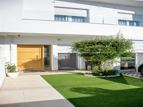 Excelente Moradia T4 em Fernão Ferro