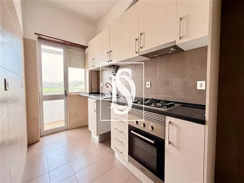 T3 EM ALMADA - EXCELENTE LOCALIZAÇÃO