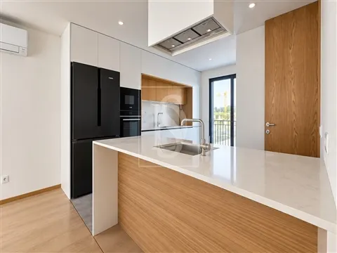 Moradia T3 Nova de Gaveto com Garagem em Frossos, Braga