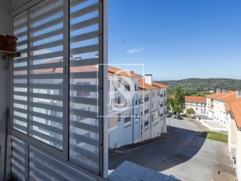 Apartamento T3, com garagem e arrecadação em Santana, Portalegre