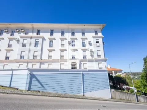 Apartamento T3, com garagem e arrecadação em Santana, Portalegre