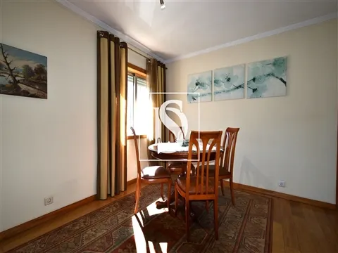 Apartamento T4 na Praceta Diogo Macedo (Próximo ao Arrábida Shopping)