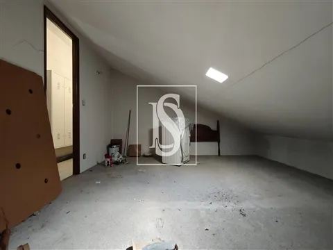 Apartamento T3 em Darque com muito espaço, 3 varandas e sótão