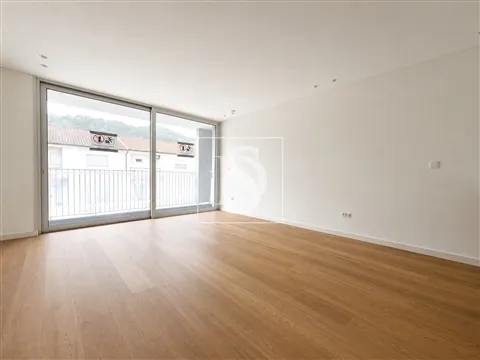 Apartamento T3 em Darque - Novo, c/Garagem e elevador