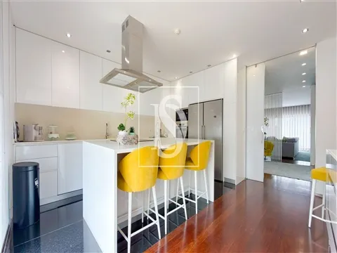 House T4