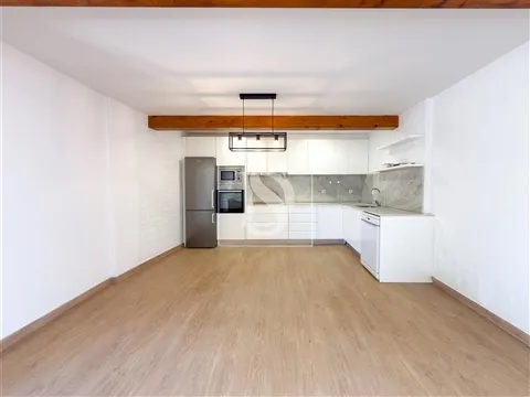 Moradia em Pedra com 2 Quartos, carport e 900 m² de Jardim — Portela de Susã