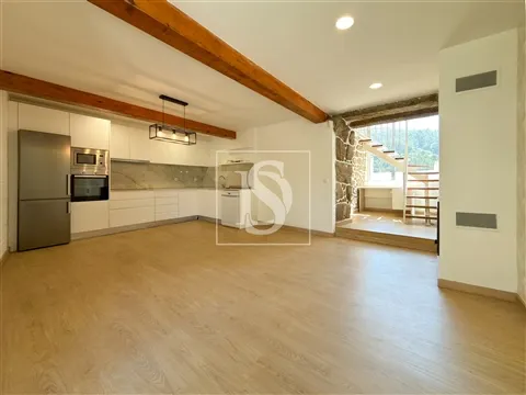 Moradia em Pedra com 2 Quartos, carport e 900 m² de Jardim — Portela de Susã