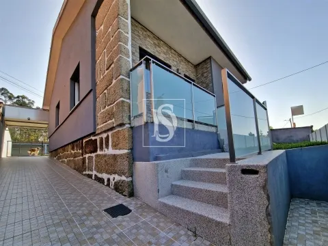 Moradia T3 térrea com espaço exterior em Fajozes