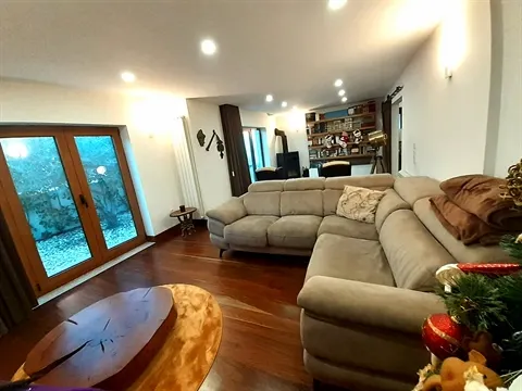 House T4