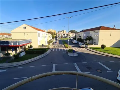 ARRENDAMENTO - Apartamento T2 na Rua Sacra Família