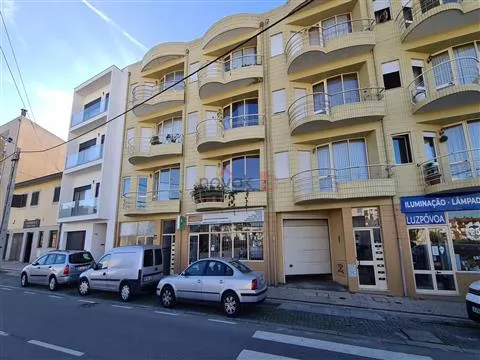 ARRENDAMENTO - Apartamento T2 na Rua Sacra Família