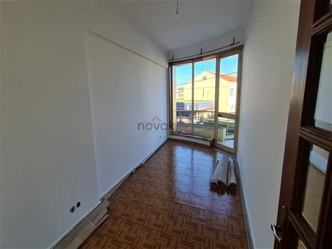 ARRENDAMENTO - Apartamento T2 na Rua Sacra Família