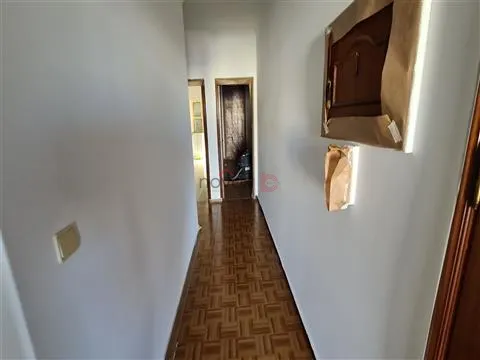 ARRENDAMENTO - Apartamento T2 na Rua Sacra Família