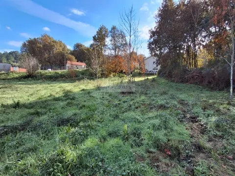 Terreno com viabilidade de construção em Vila Pouca, São Miguel do Mato, Vouzela