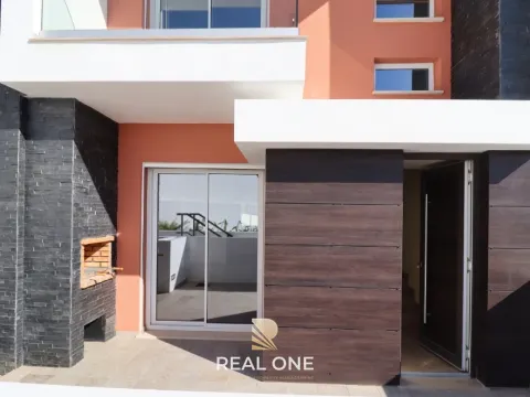 New House in Condominium with Pool – Albufeira