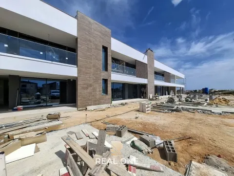 Fantástica Moradia entre Olhos de Agua e Vilamoura