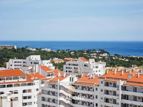 Apartamento T3 com vista mar e terraço