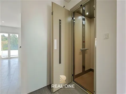 Villa Neuve de 3 Chambres avec Piscine Privée, Ascenseur et Garage | Albufeira