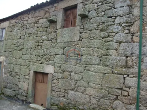 Moradia para Restaurar, Urrós, Mogadouro