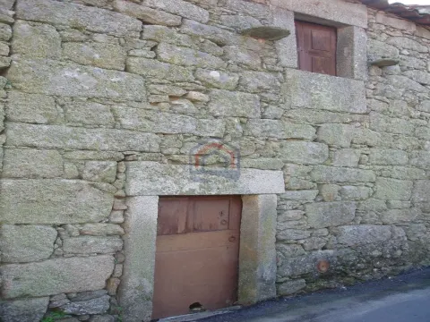 Moradia para Restaurar, Urrós, Mogadouro