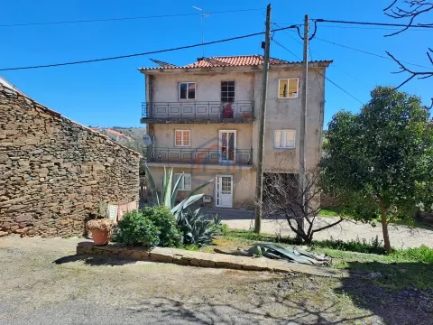 Moradia T4 em Atenor, Miranda do Douro