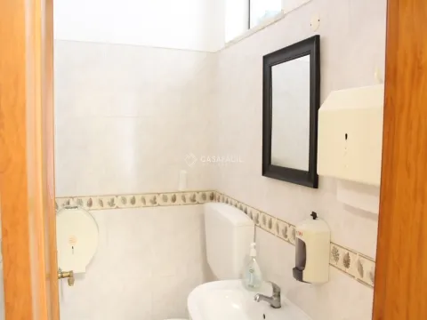 Loja com 61 m2 em Alcochete - Arrendamento