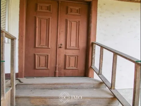 Moradia independente para restaurar em Ferreirós do Dão