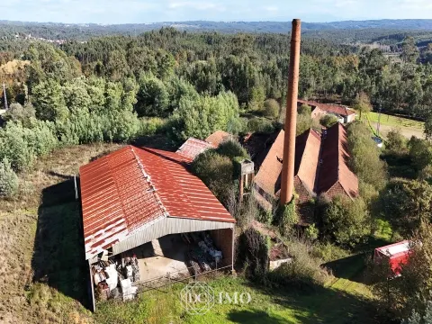 Complexo industrial com cerca de 3ha