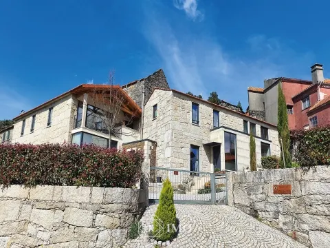 Moradia para habitação/ Turismo local - Caramulo