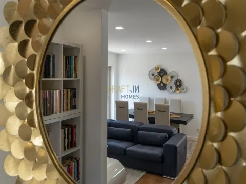 Apartamento T3, totalmente renovado, situado en Praceta da Índia Portuguesa, Mem Martins.