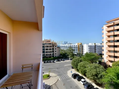 Apartamento amueblado de 2 dormitorios en Guia – Cascais
