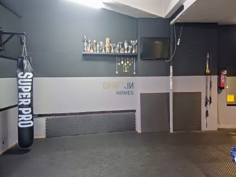 220 m² Commercial Space for Sale in Cascais – Ideal for Various Businesses