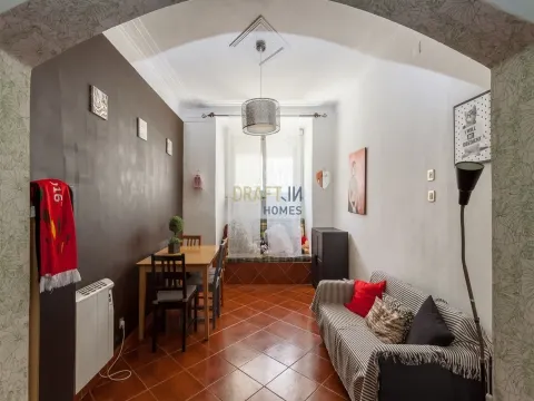 1-Bedroom Apartment with Private Patio – São Domingos de Benfica, Lisbon