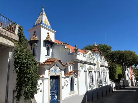 Exceptional commercial space with 1143.27 m² in the historic heart of Cascais.